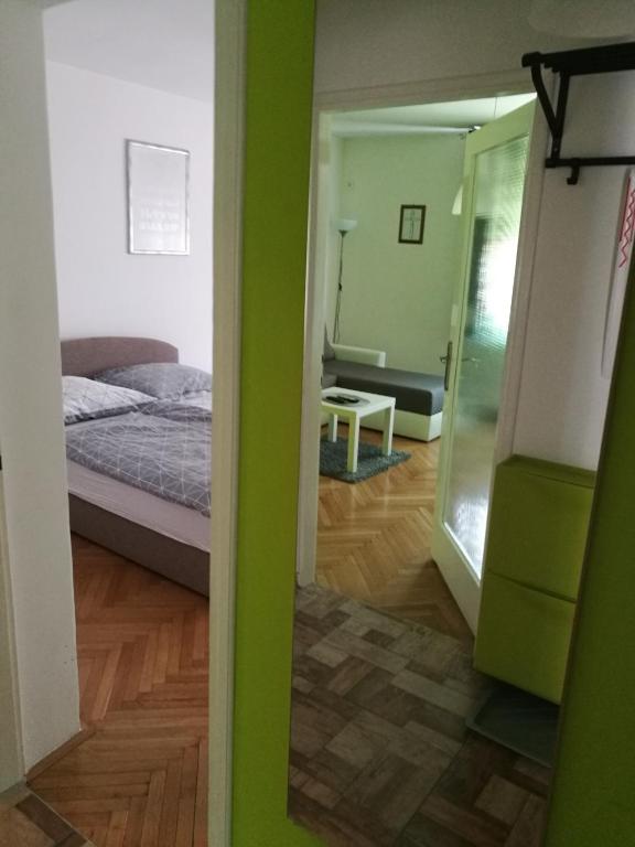 Posteľ alebo postele v izbe v ubytovaní Apartment K&A- near Dom sportova