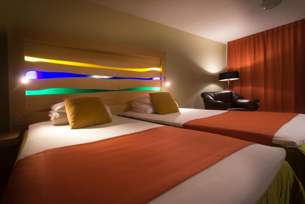 Postel nebo postele na pokoji v ubytování Peoleo Hotell