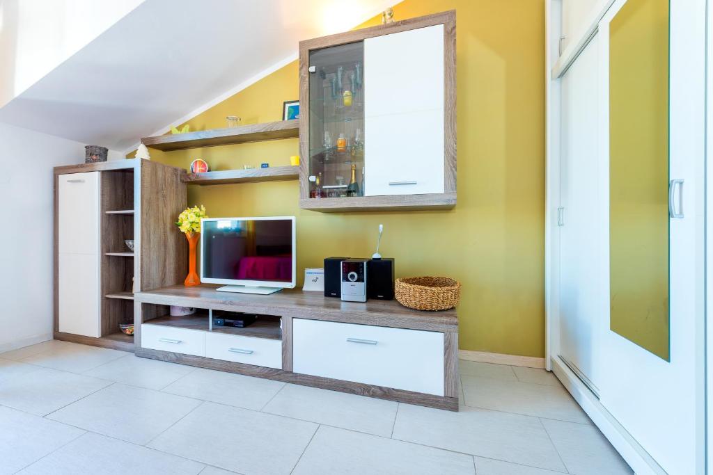 Kuchyň nebo kuchyňský kout v ubytování Apartment Yellow Story
