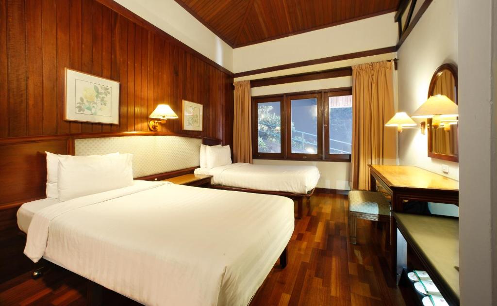 Postel nebo postele na pokoji v ubytování Puncak Pass Resort