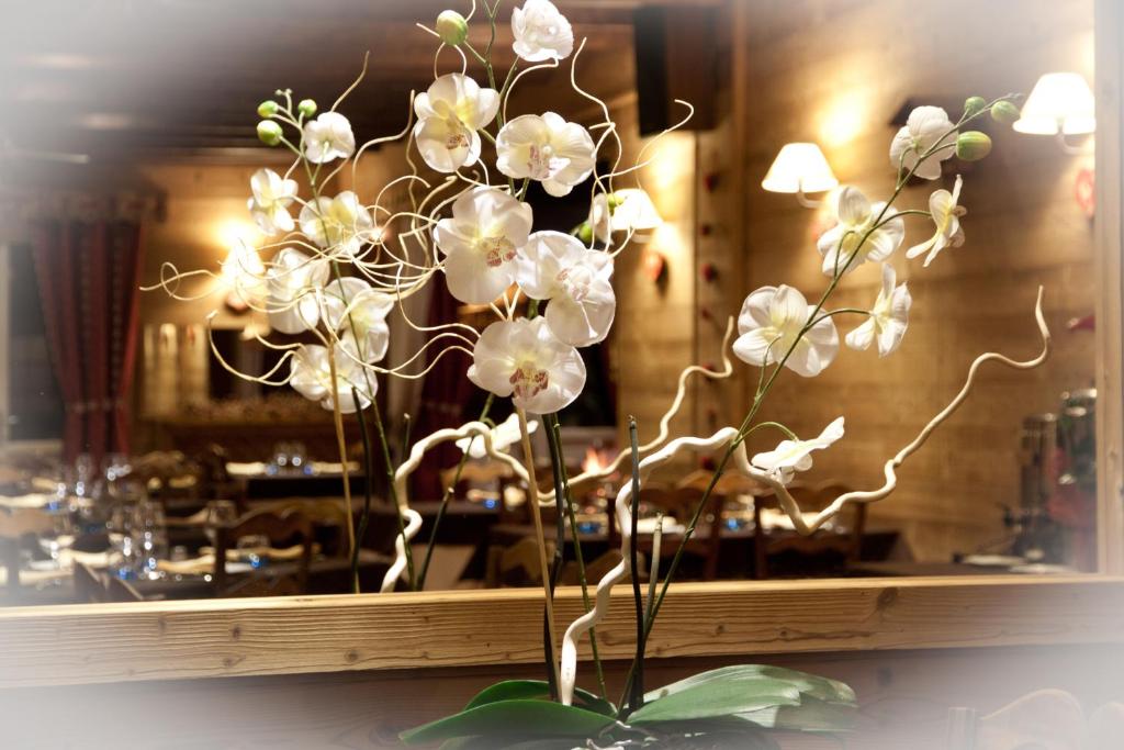 Fotografie z fotogalerie ubytování Hôtel - Restaurant - Bar - Le Sapin Fleuri v destinaci Bourg dʼOueil