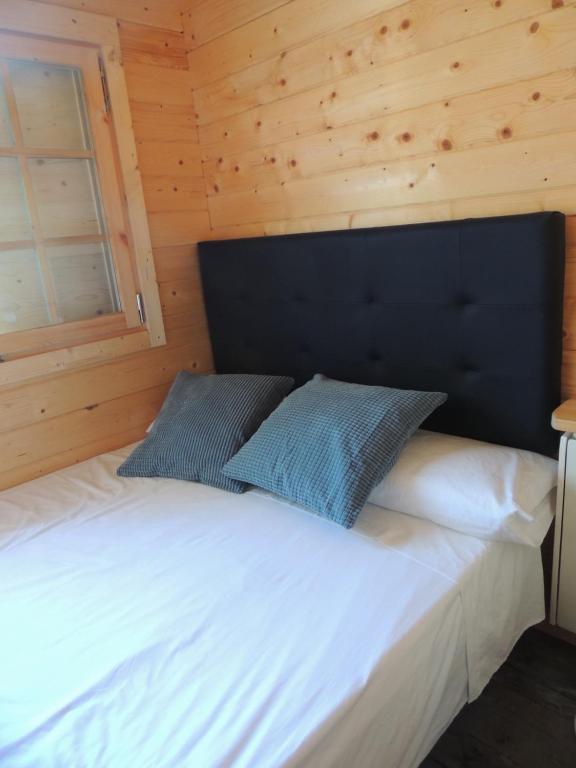 A bed or beds in a room at Càmping l'Alguer
