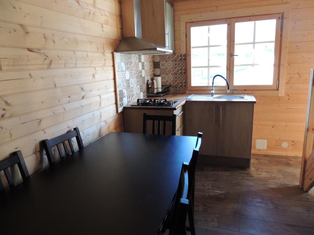 A kitchen or kitchenette at Càmping l'Alguer