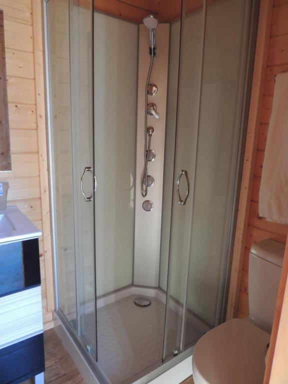A bathroom at Càmping l'Alguer