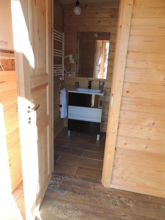 A bathroom at Càmping l'Alguer