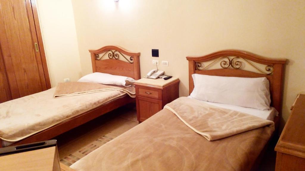 Postel nebo postele na pokoji v ubytování Applicators Hotel