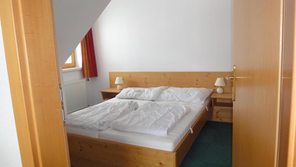 Postel nebo postele na pokoji v ubytování Gindlhütte