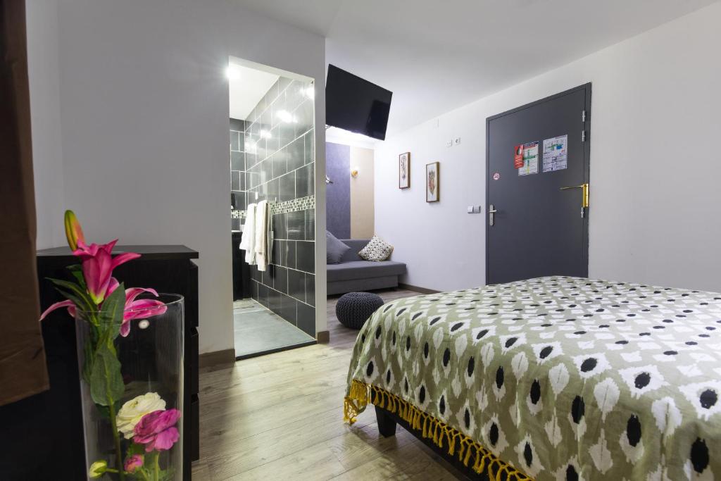 Postel nebo postele na pokoji v ubytování Hôtel des Beaux Arts