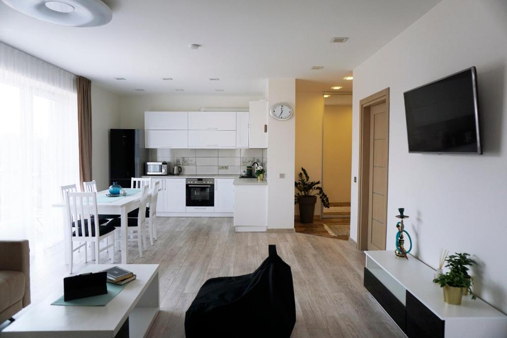 Kuchyň nebo kuchyňský kout v ubytování Ąžuolo apartamentai