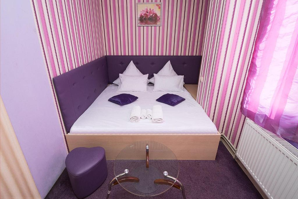Postel nebo postele na pokoji v ubytování HOTEL ЗiРКА