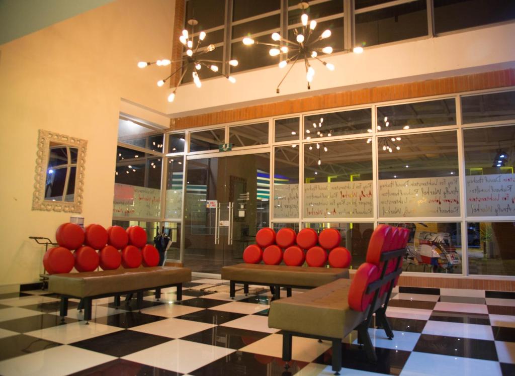 Posezení v ubytování Pop Art Hotel Tocancipá y Centro de Convenciones