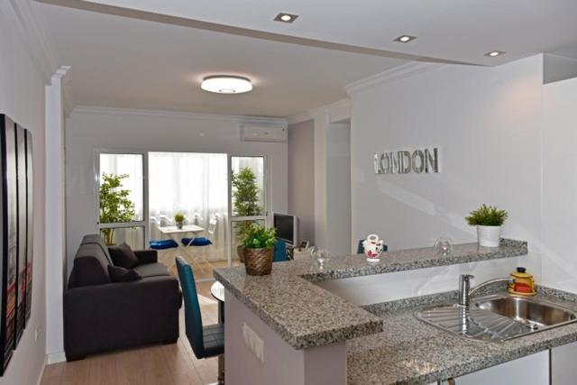 AT - London Premium, Málaga – Precios actualizados 2022