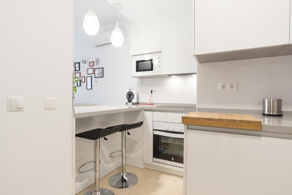 Kuchyňa alebo kuchynka v ubytovaní Homemalaga Álamos Luxury