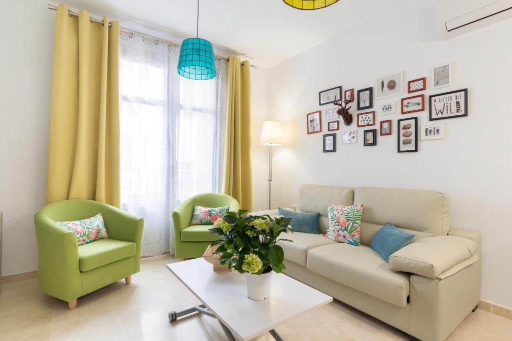 Posedenie v ubytovaní Homemalaga Álamos Luxury
