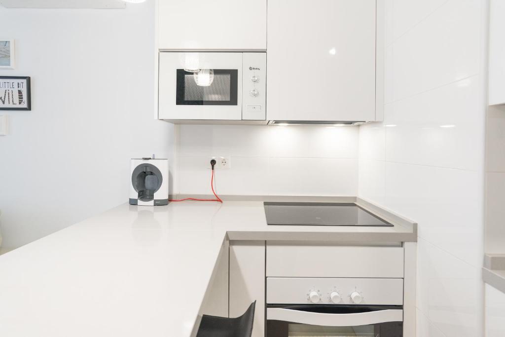 Kuchyňa alebo kuchynka v ubytovaní Homemalaga Álamos Luxury
