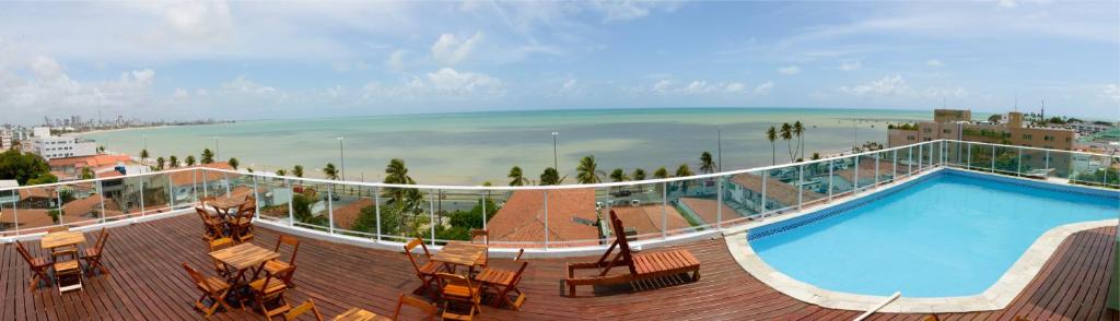 Bazén v ubytování Anjos Praia Hotel nebo v jeho okolí