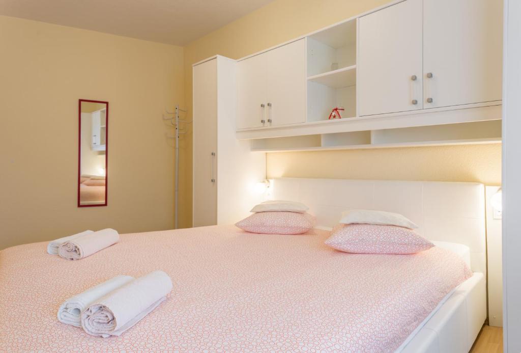 Postel nebo postele na pokoji v ubytování Apartments Contessa