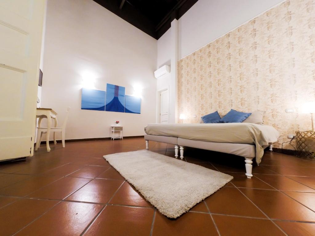 Domus Donnaregina Apartments