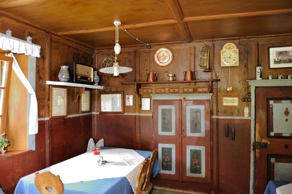 Restaurace v ubytování Gasthof Tschötscherhof