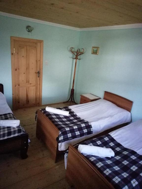 Postel nebo postele na pokoji v ubytování Ushguli Hotel Riho