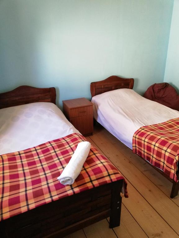 Postel nebo postele na pokoji v ubytování Ushguli Hotel Riho