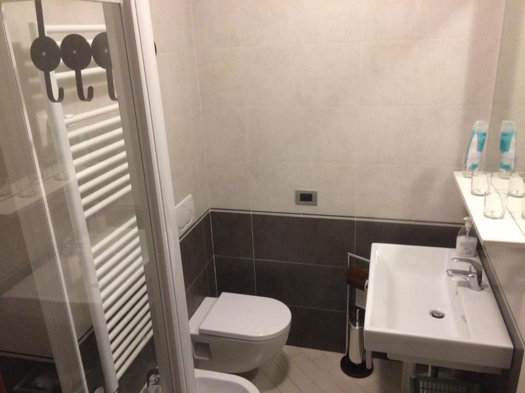 A bathroom at Affittacamere AlFrantoio