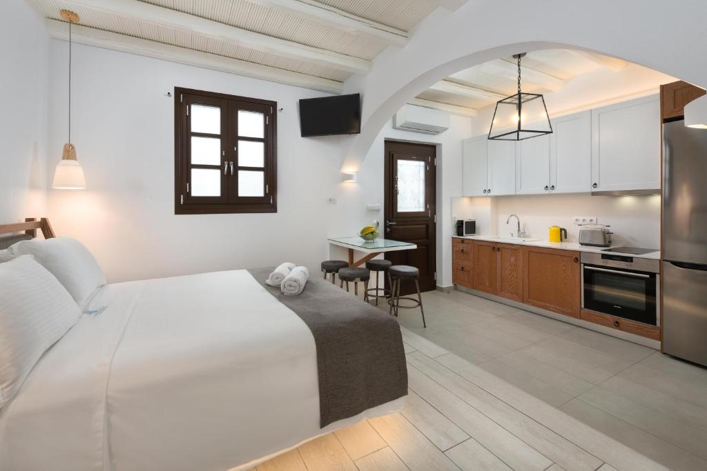 Kuchyň nebo kuchyňský kout v ubytování Lindos Shore Junior Suite