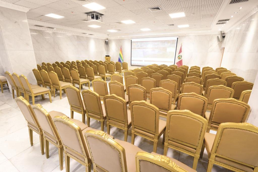 Ärikülastajate ala ja/või konverentsiruum majutusasutuses Luxury Inkari Hotel