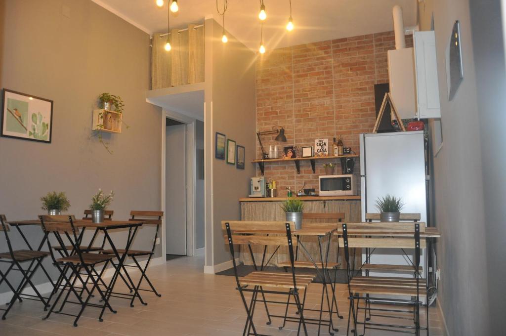 a dining room and kitchen with tables and chairs at Jennys place in Palermo