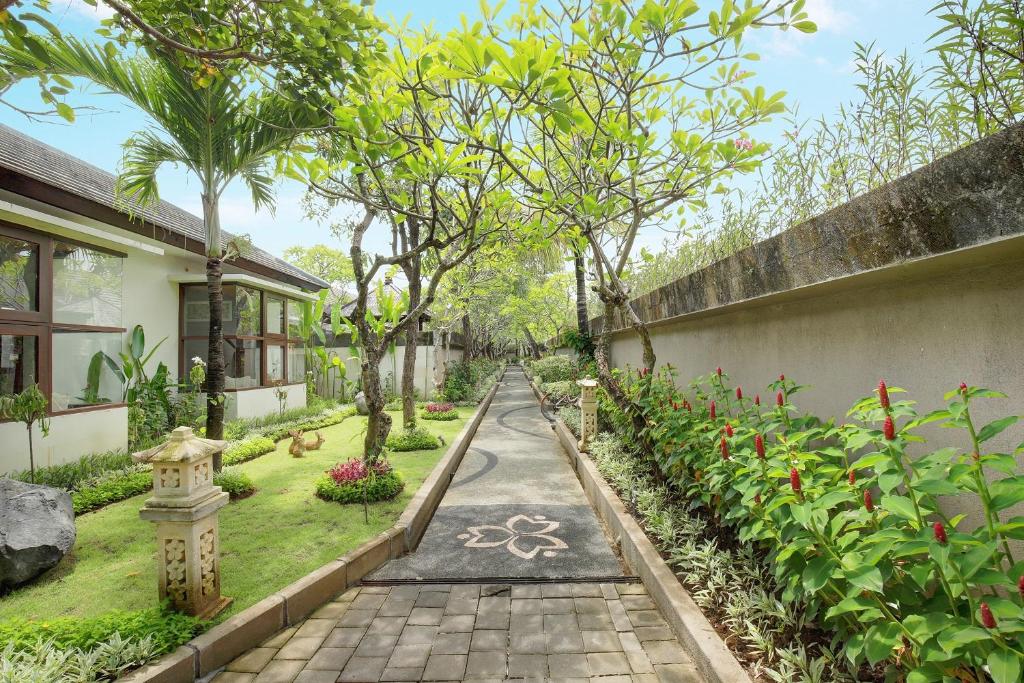 Zahrada ubytování Lumbini Luxury Villas and Spa