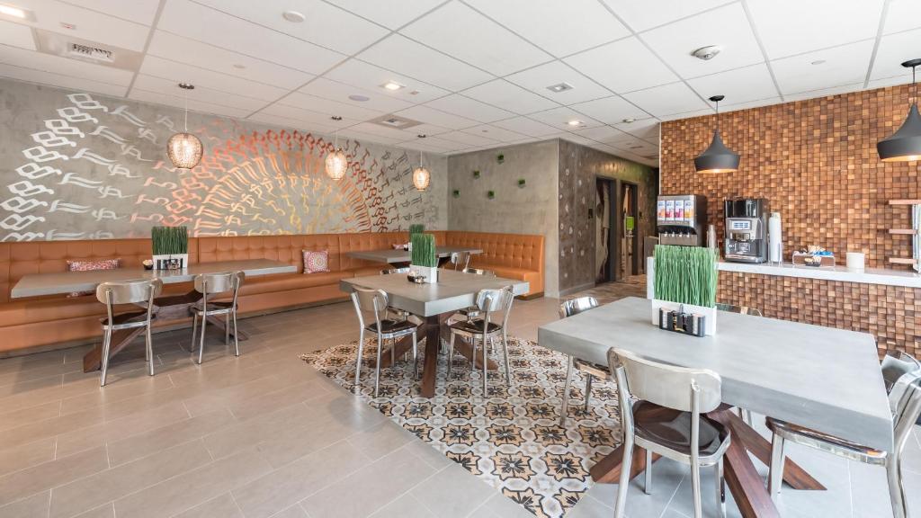 Lexen Hotel - North Hollywood Near Universal Studios photo