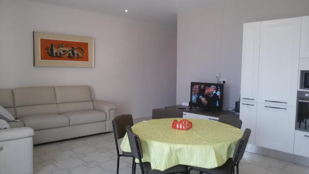 TV a/nebo společenská místnost v ubytování Merhba APT 3