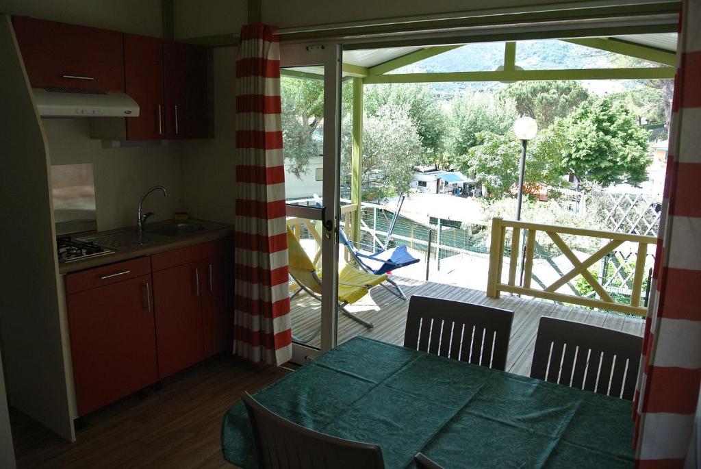 Kuchyň nebo kuchyňský kout v ubytování Camping Fossa Lupara