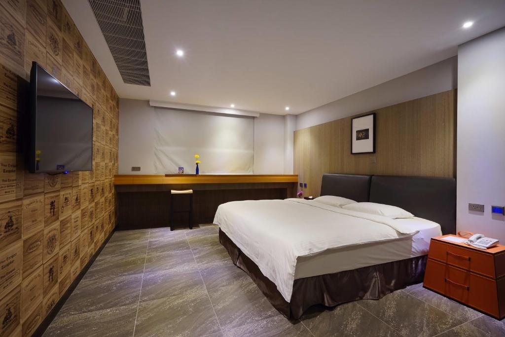 TV a/nebo společenská místnost v ubytování 3 Door Hotel