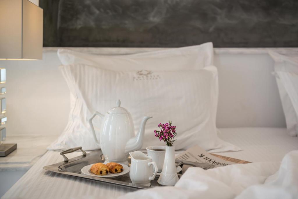 Postel nebo postele na pokoji v ubytování Anteliz Suites