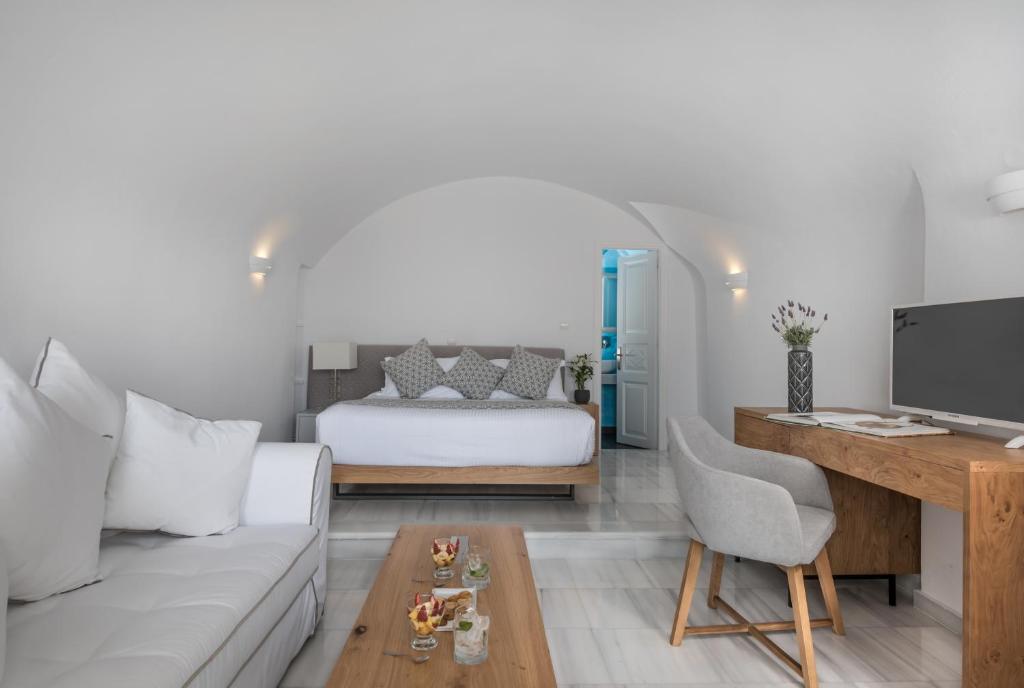 ANTELIZ SUITES in Santorini - Review with Photos & Hotel Map