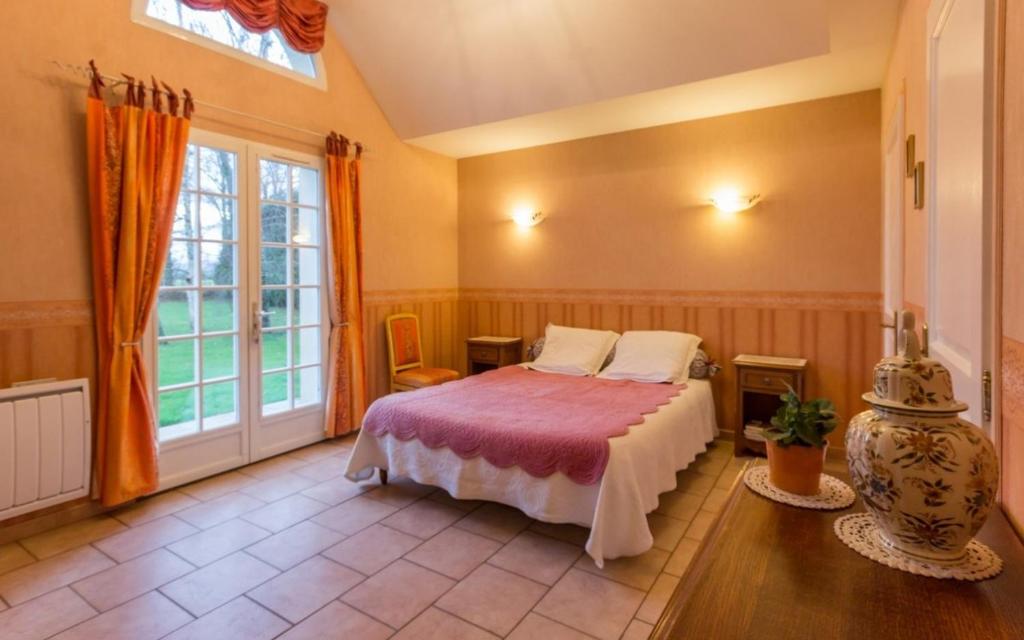 Postel nebo postele na pokoji v ubytování Chambre Melody