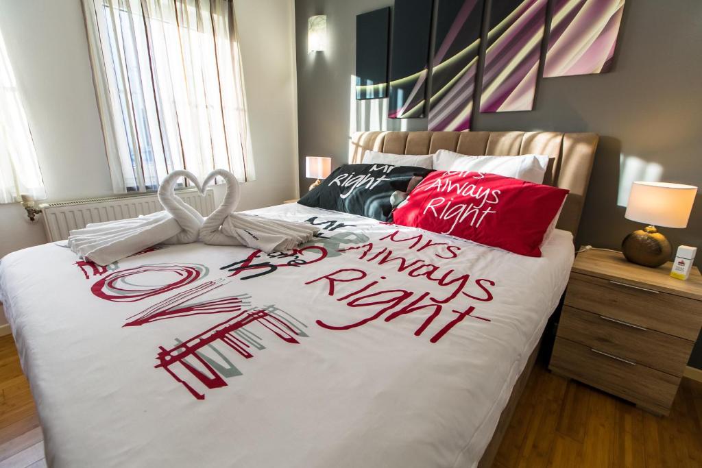 Posteľ alebo postele v izbe v ubytovaní Luxury apartment Elis with private pool