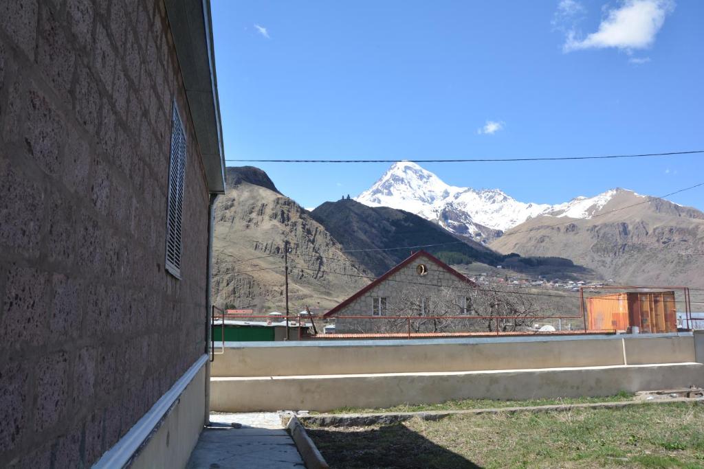 Vista general d'una muntanya o vistes d'una muntanya des de l'hostal o pensió