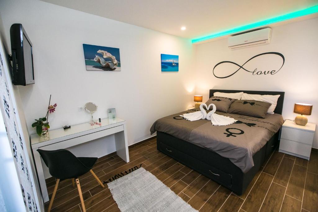 Posteľ alebo postele v izbe v ubytovaní Luxury apartment Elis with private pool