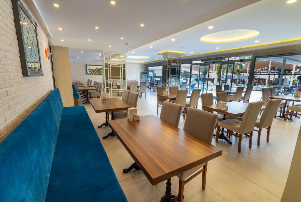 Restaurace v ubytování Azak Beach Hotel