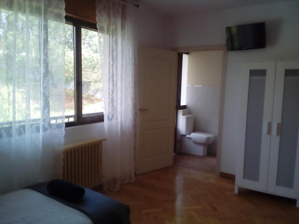 Postel nebo postele na pokoji v ubytování Casa Ribeira Sacra Portomarin