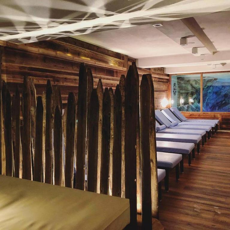 Łóżko lub łóżka w pokoju w obiekcie La Tana dell'orso Hotel & SPA