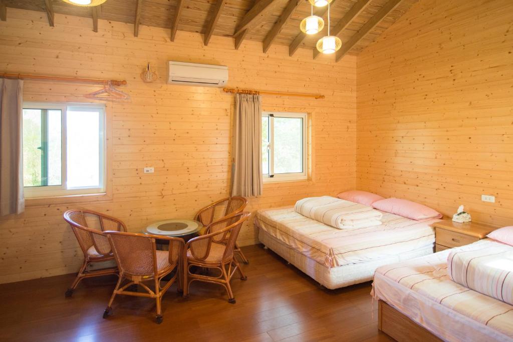 Postel nebo postele na pokoji v ubytování 翠谷山莊Cui Gu Villiage