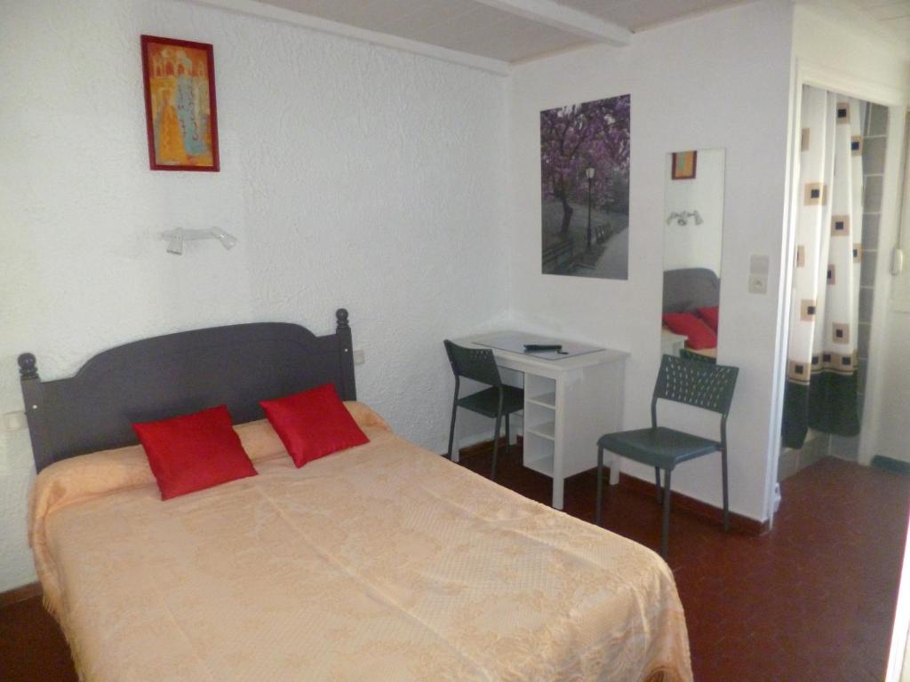 Postel nebo postele na pokoji v ubytování Hôtel le Calypso