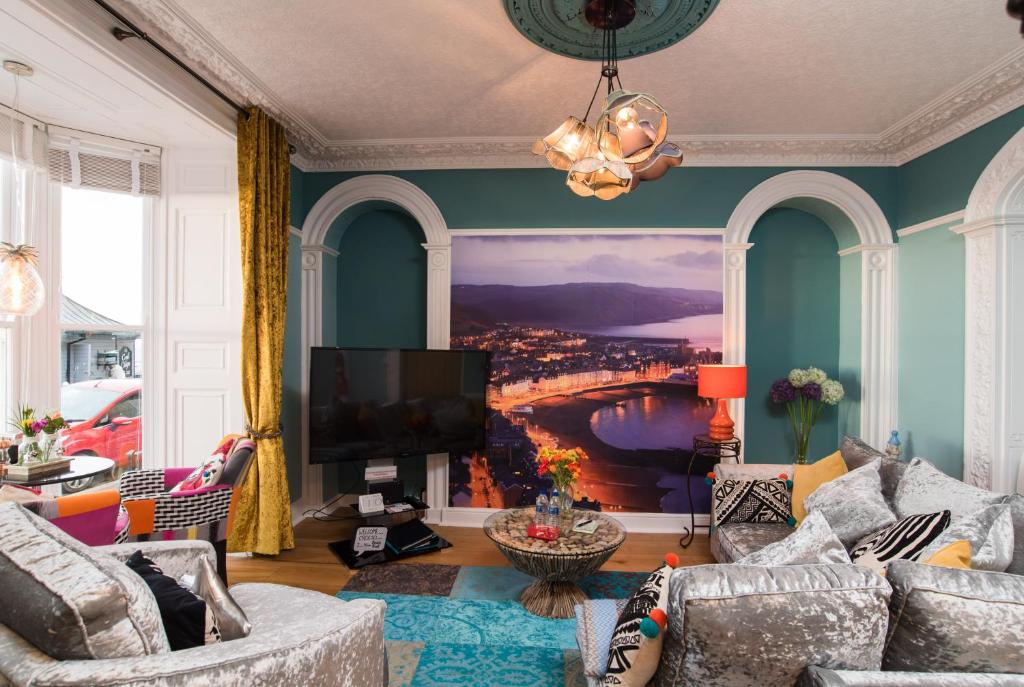 Beachfront Boutique Seafront APARTMENT, Aberystwyth, UK