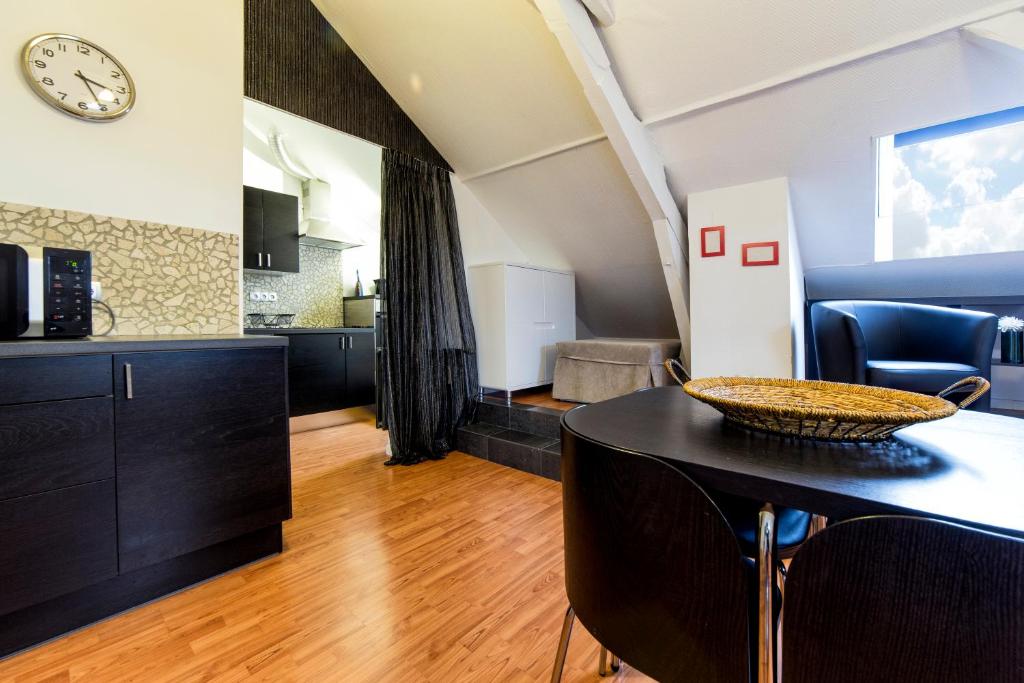 The Queen Luxury Apartments - Villa Carlotta - Wohnung Mit Einem Schlafzimmer - Dachboden