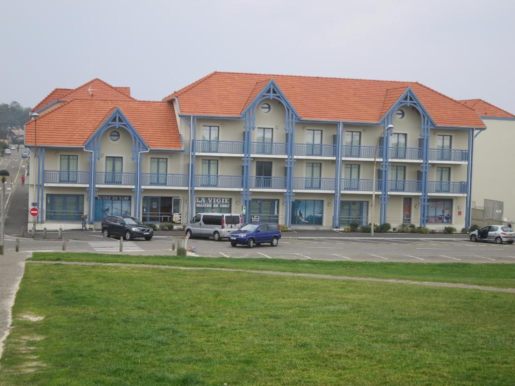 Tòa nhà nơi căn hộ tọa lạc