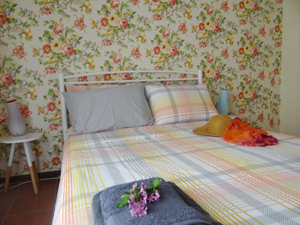 a bedroom with a bed with a floral wallpaper at Floral Tribute Studio in Kavála