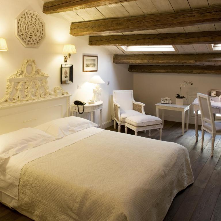Postel nebo postele na pokoji v ubytování M Club De Luxe B&B